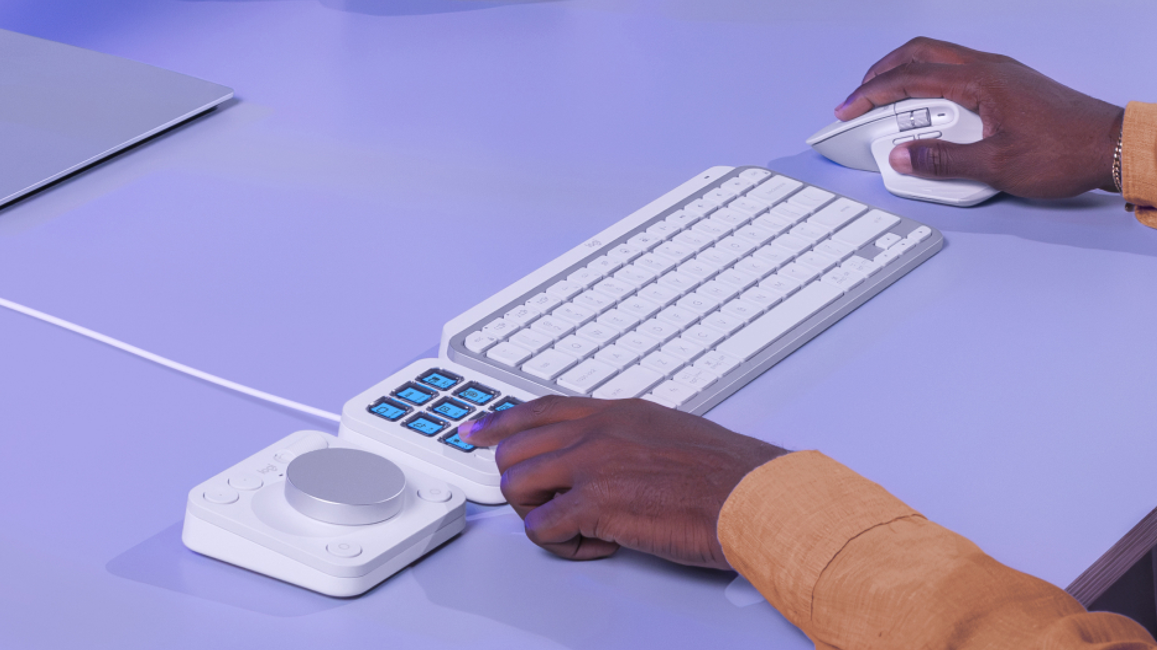 MX Creative Console keyboard image