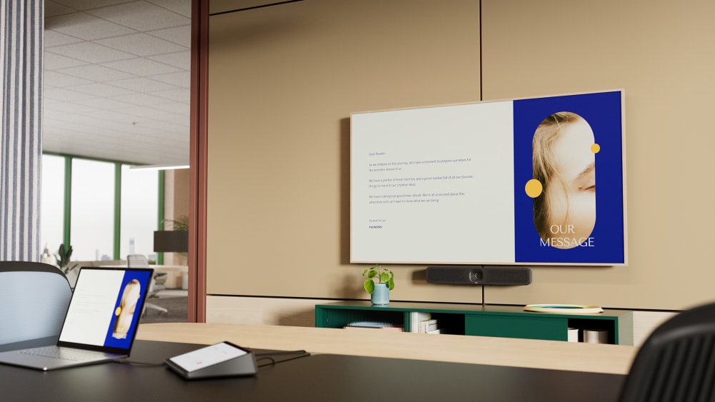 Sala riunioni di piccole dimensioni con soluzioni per videoconferenze