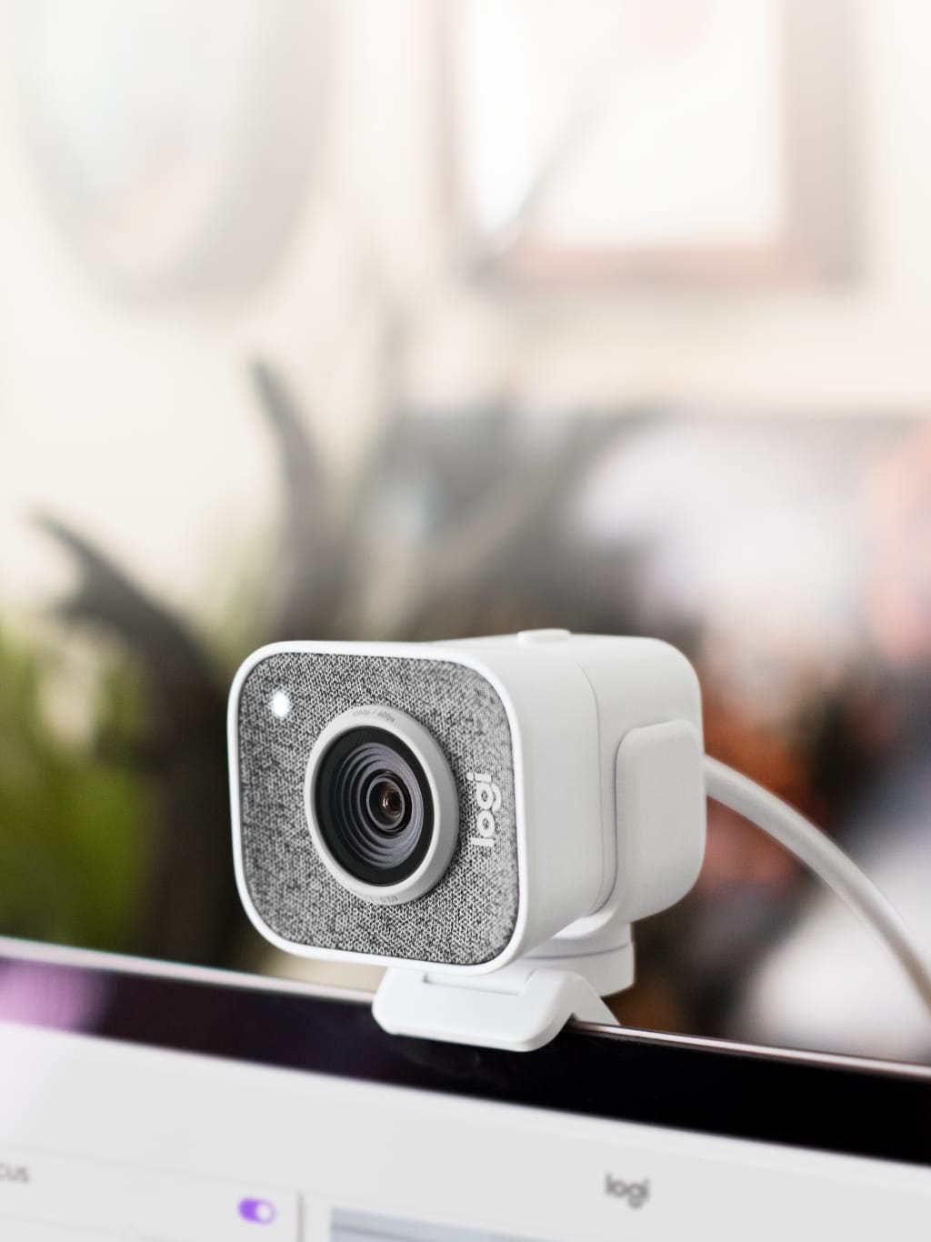 streamcam-hero-tablet