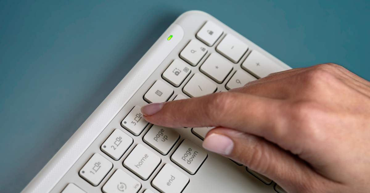 Easy-Switch Logitech Signature Slim K950