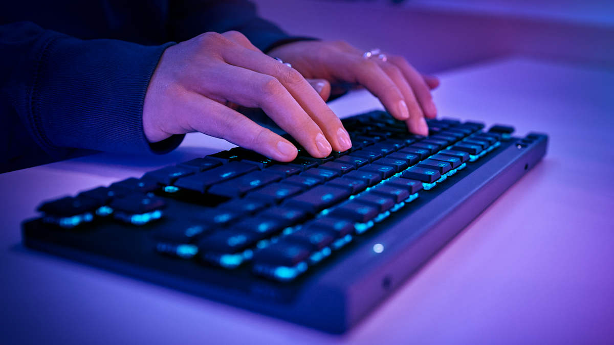 Logitech G515 LIGHTSPEED TKL Wireless Low-Profile Gaming Keyboard