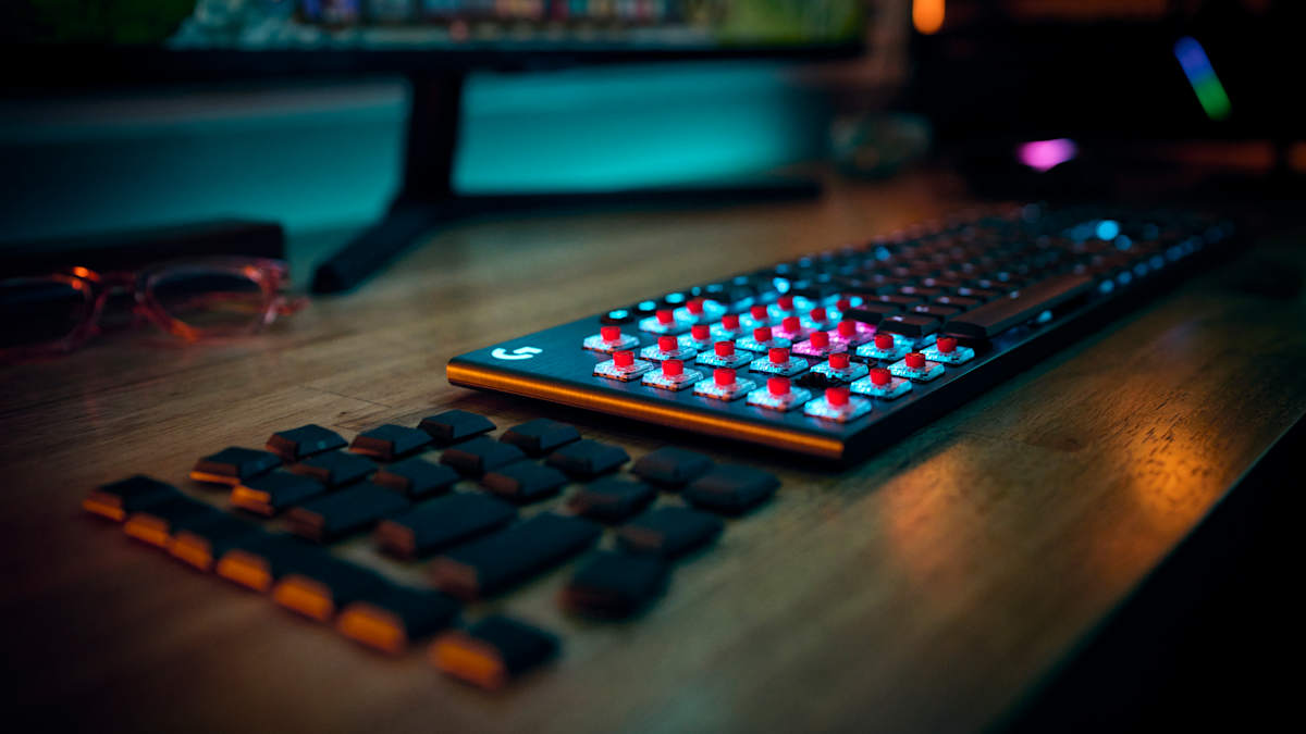 Logitech G915 X LIGHTSPEED Wireless Low-Profile Gaming Keyboard (Tactile)