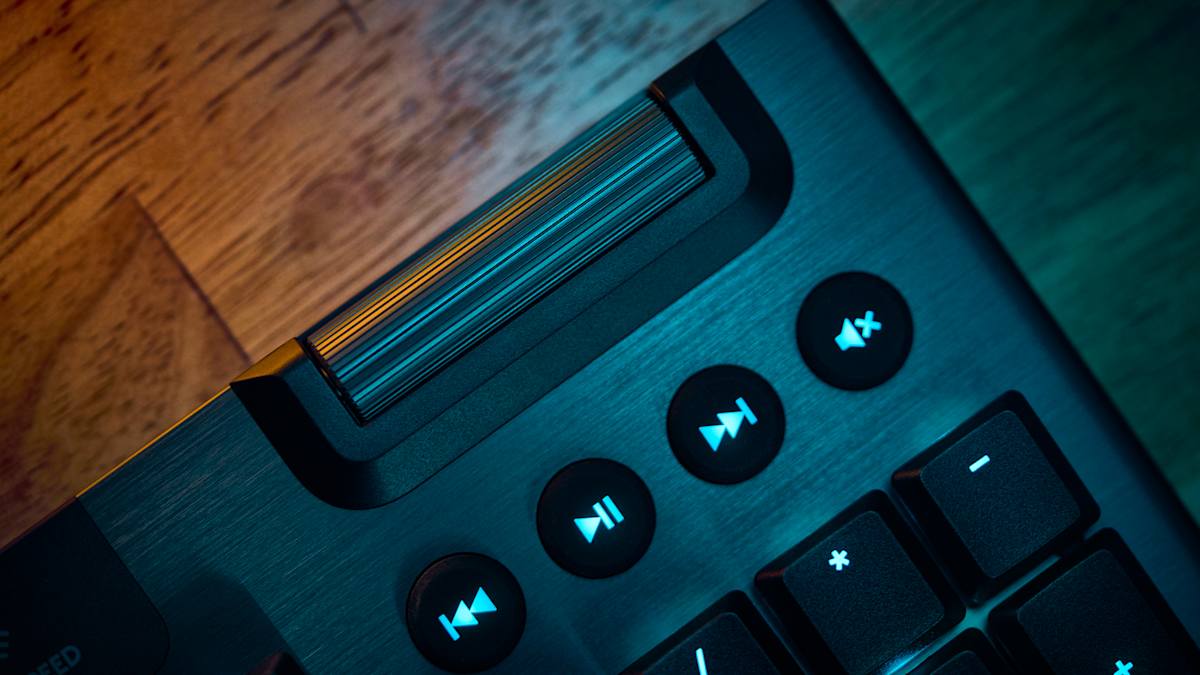 Logitech G915 X LIGHTSPEED Wireless Low-Profile Gaming Keyboard (Tactile)