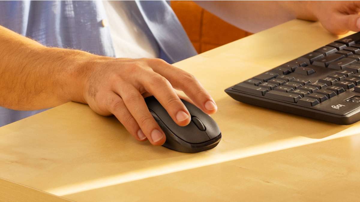 Logitech MK295 Silent Wireless Keyboard and Mouse Combo