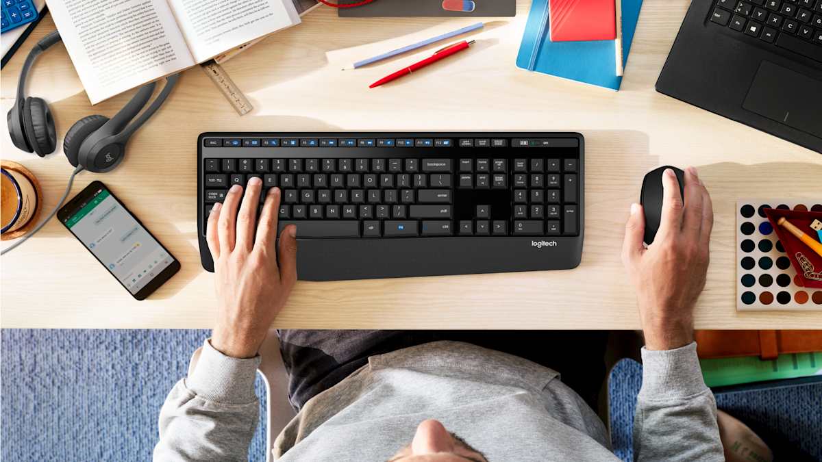 Logitech MK345 Comfort Wireless Keyboard and Mouse Combo