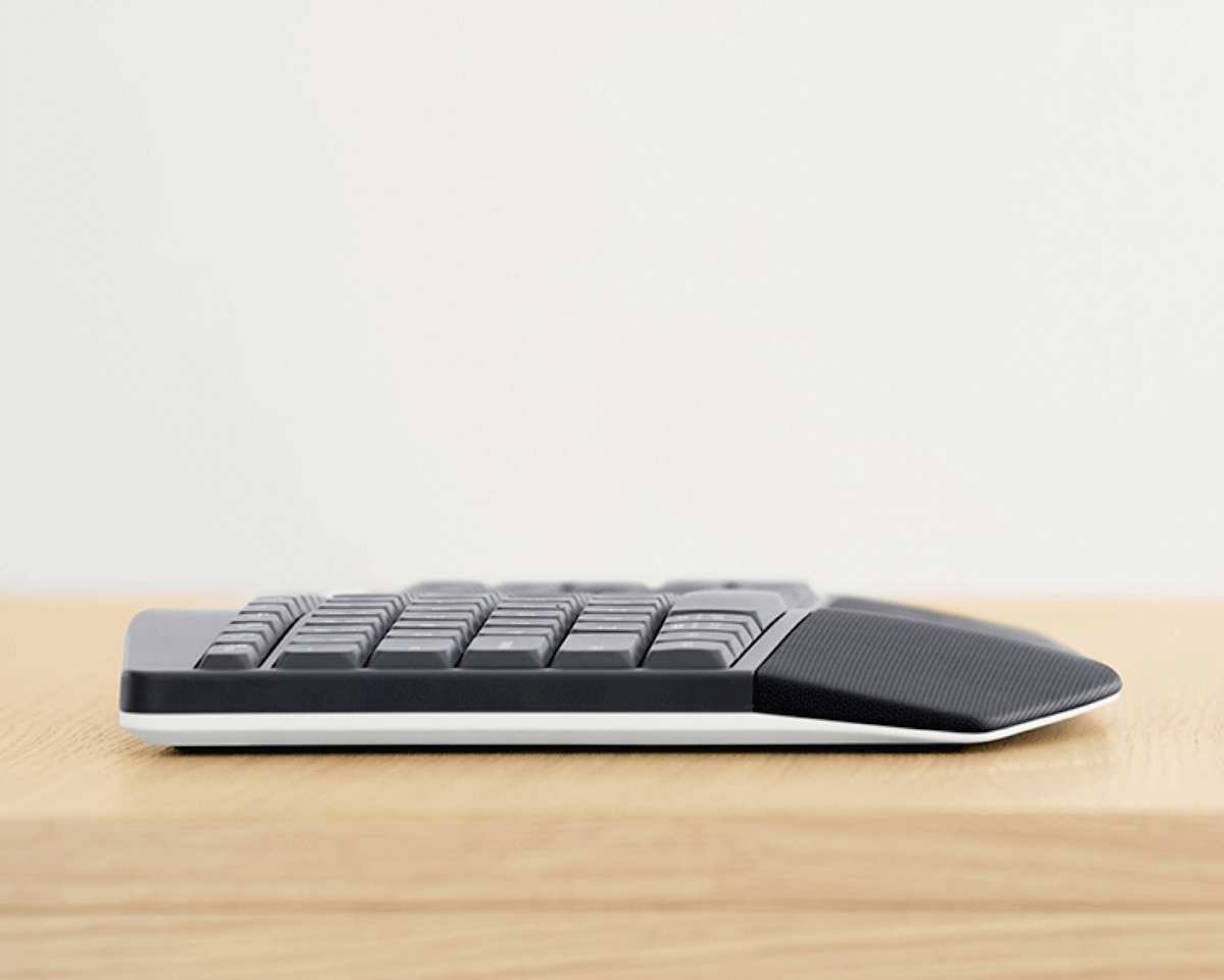 Logitech MK850 Performance Wireless Keyboard and Mouse Combo