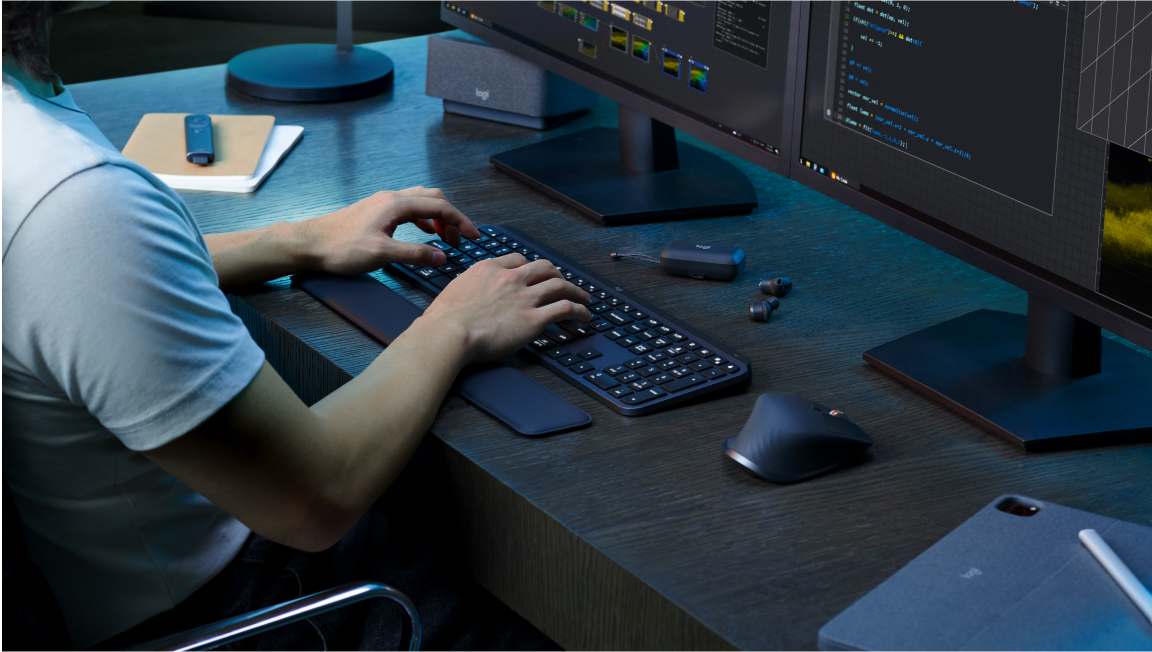 Logitech MX Keys S Combo – Keyboard, MX Master 3S Mouse and Palm Rest