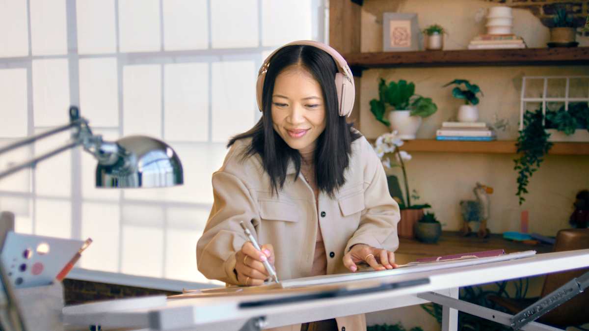 Logitech Zone Vibe 100 Wireless Headphones – Graphite