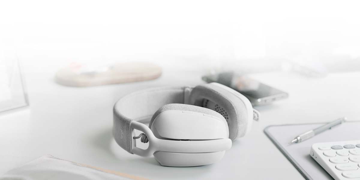 Logitech Zone Vibe 100 Wireless Headphones – Graphite