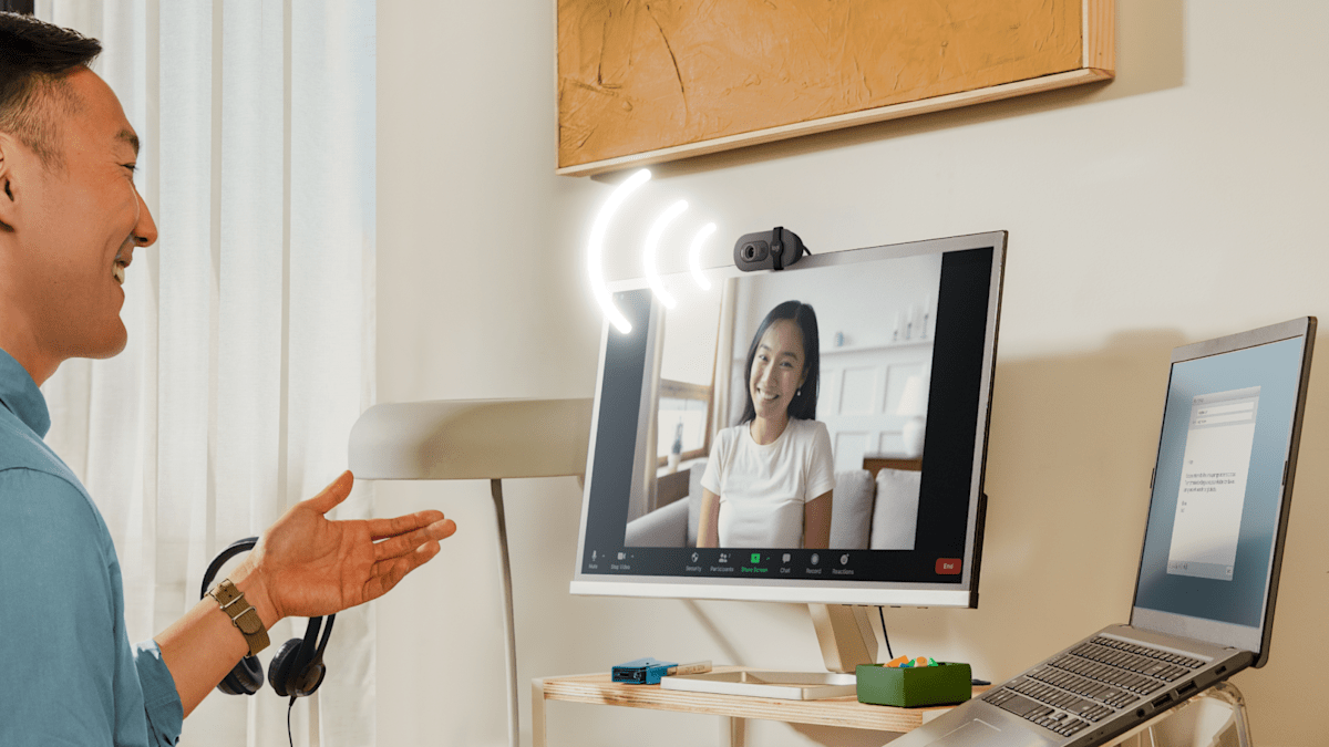 Logitech Brio 100 Full HD Webcam – Graphite