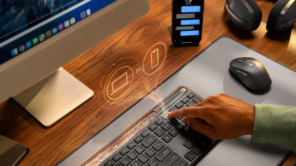 A person presses the Easy Switch button on their Signature Slim Solar+ K980 for Business keyboard.