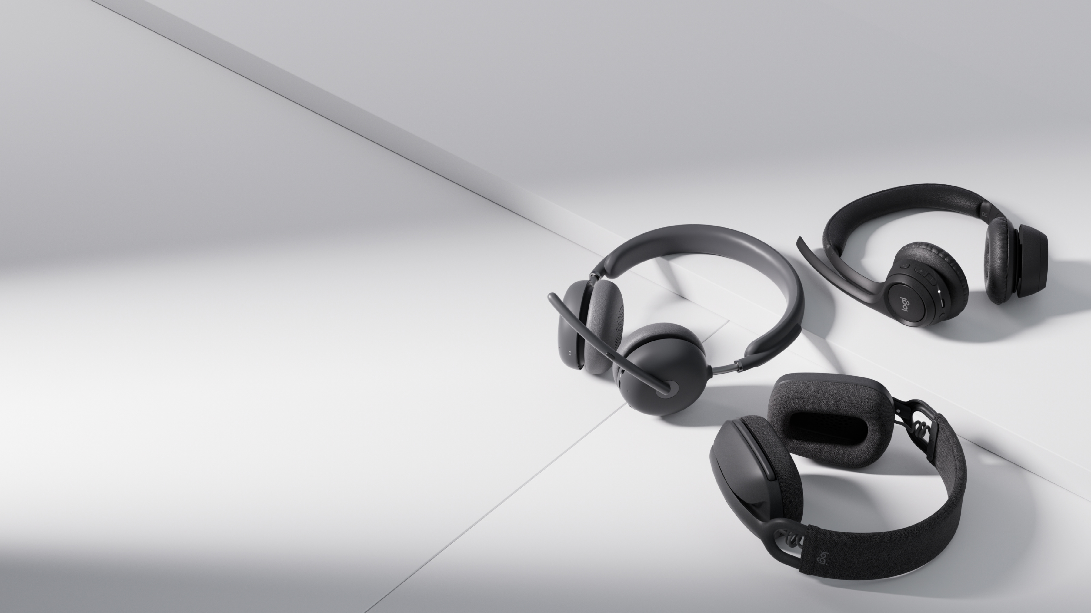 https://resource.logitech.com/w_1800,h_1800,c_limit,q_auto:best,f_jpg,dpr_2.0/d_transparent.gif/content/dam/logitech/en/products/headsets/zone-vibe-wireless/2024/zone-vibe-wireless-nbt-promo-blade-desktop.jpg?v=1