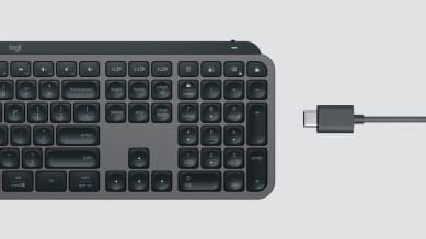 MX Keys สำหรับธุรกิจพร้อมกับโต๊ะชาร์จ USB-C