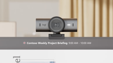 Webcam MX Brio 705 for Business τοποθετημένη σε οθόνη