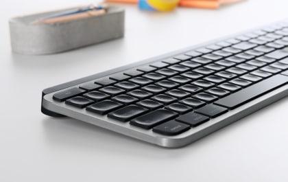 mx-keys-for-mac-lifestyle-gallery-image-2
