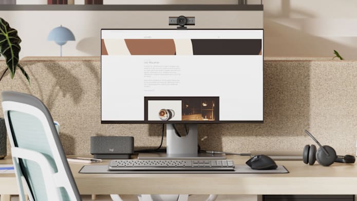 MX Brio 705 for Business connected to desktop
