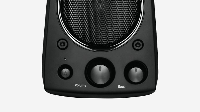 Direct volume and bass control on the speaker