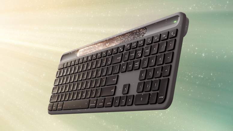 Logitech k980 signature slim solar+ grafitna tipkovnica diagonalni pogled